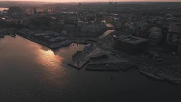 amanecer de gotemburgo en suecia por drone video