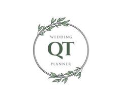 colección de logotipos de monograma de boda con letras iniciales qt, plantillas florales y minimalistas modernas dibujadas a mano para tarjetas de invitación, guardar la fecha, identidad elegante para restaurante, boutique, café en vector