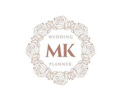 colección de logotipos de monograma de boda con letras iniciales mk, plantillas florales y minimalistas modernas dibujadas a mano para tarjetas de invitación, guardar la fecha, identidad elegante para restaurante, boutique, café en vector