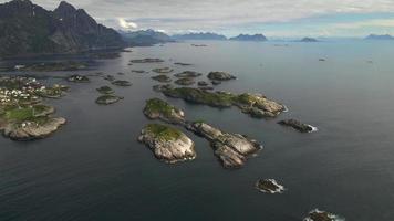 henningsvaer nas ilhas lofoten, noruega por drone 3 video