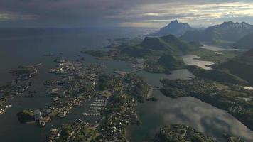 svolvaer en las islas lofoten por drone video