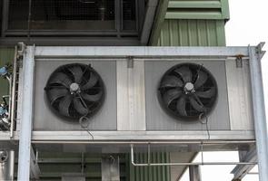 panel de refrigeración o máquina disipadora de calor en planta industrial foto