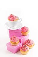 cupcakes con glaseado y chispas foto