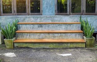 Cement stair type, the top is covered with wood, there are 3 steps, about 2 meters long, used for the way up and down of shops, coffee shops, restaurants, houses, etc. photo