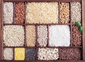variedad de granos y semillas saludables