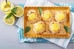 Coconut macaroon cookies with lemon curd photo