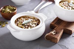 avena al horno con peras y semillas foto