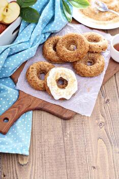 donas de manzana al horno con glaseado foto