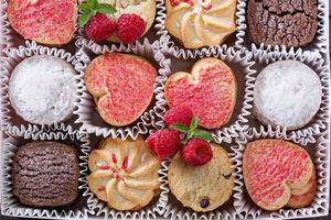 galletas del día de san valentín en una caja foto