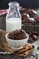 Chocolate cookies i a bowl photo