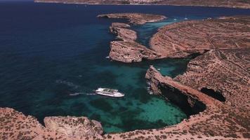 Blue Lagoon in Comino, Malta video