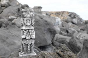pequeña estatua maya foto
