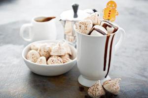 Hot chocolate with marshmallows and little meringues