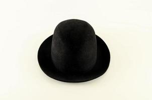 sombrero negro sobre fondo blanco foto