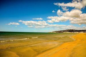 Beach horizon view photo