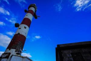 faro junto al mar foto