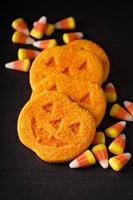 galletas y dulces de calabaza de halloween foto