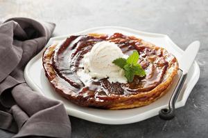 Caramel banana tart tatin photo