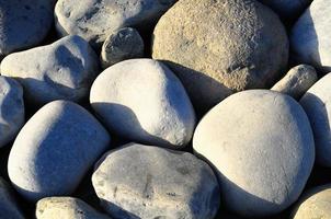 primer plano de rocas redondas foto