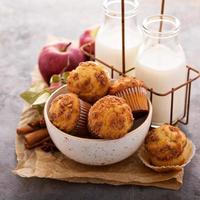 muffins de streusel de manzana y canela foto