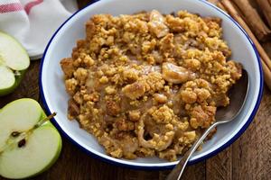 crumble de manzana caramelizada foto