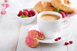 desayuno del día de san valentín con café foto