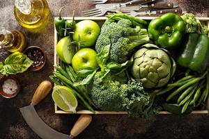 variedad de verduras y frutas verdes