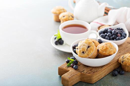 muffins de arándanos en un tazón foto