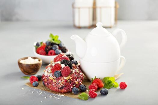 rosquillas de tarta de bayas con té foto