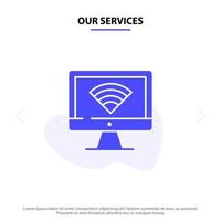 nuestros servicios monitor de computadora señal wifi icono de glifo sólido plantilla de tarjeta web vector