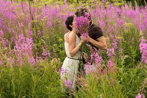 couple kissing and hides the face photo