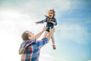 dad throws up the girl in the sky photo