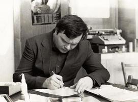 A young researcher at the Dnepropetrovsk Metallurgical Institute makes manual calculations without the use of a microcalculator and a personal computer. photo