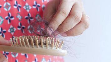 Cleaning hairbrush of loose hair video