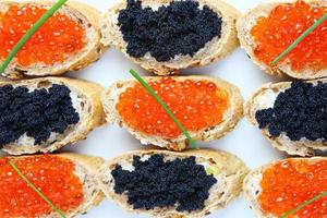 caviar negro y rojo foto