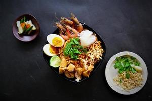 laksa, laksa curry made from vermicelli, noodles, bean sprouts, egg, tofu lime, and shrimp with a spicy soup sauce that is rich in spices. laksa served on bowl, isolated on white background. photo