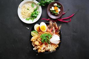 laksa, laksa curry made from vermicelli, noodles, bean sprouts, egg, tofu lime, and shrimp with a spicy soup sauce that is rich in spices. laksa served on bowl, isolated on white background. photo