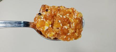 mezcla de frutos secos para la salud, gond gud paak receta para la salud, receta laddu de frutos secos, receta para la salud foto