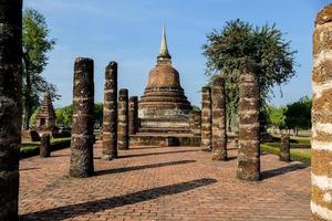 antiguo templo budista en el este de asia foto