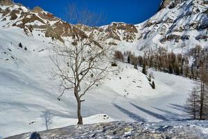 Snowy mountain landscape photo