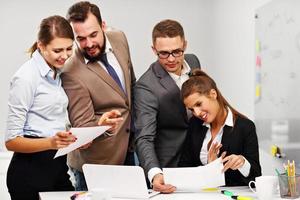 equipo de negocios en la oficina foto