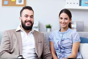 empresarios trabajando juntos en la oficina foto