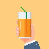 jugo de naranja en el icono de la mano en estilo plano. Ilustración de vector de bebida de frutas sobre fondo aislado. concepto de negocio de signo de bebida cítrica.