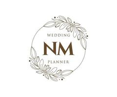 colección de logotipos de monograma de boda con letras iniciales nm, plantillas florales y minimalistas modernas dibujadas a mano para tarjetas de invitación, guardar la fecha, identidad elegante para restaurante, boutique, café en vector