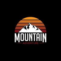 ilustraciones de vectores de aventura de montaña, vector de diseño de logotipo de pico al aire libre al atardecer