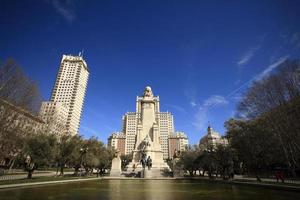 monumento a don quijote en madrid foto