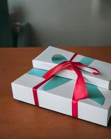 coloridas cajas de regalo sorpresa para navidad foto