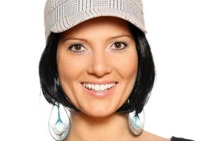 mujer hermosa en una gorra de béisbol foto