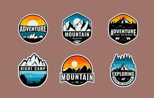 conjunto de logotipo de insignia de aventura al aire libre vintage vector