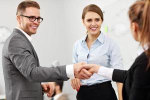 Manager introducing new worker to the team photo